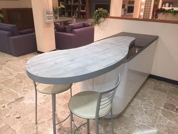 BUSNELLI PROPONE PER RINNOVO EXPO MADIA LACCATA 