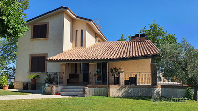 Villa panoramica vista mare e monti