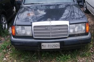 Mercedes W124 200E intera e altri ricambi