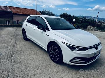 VOLKSWAGEN GOLF 8