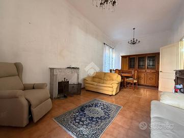 5 LOCALI A VENTIMIGLIA