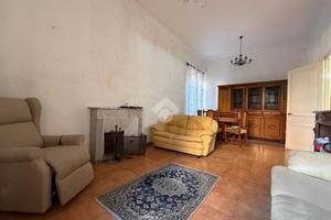 5 LOCALI A VENTIMIGLIA