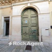 PALAZZO D'EPOCA DI AMPIE METRATURE