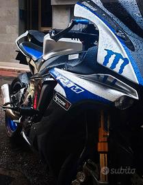 YAMAHA YZF- R1M (2018)  Akrapovič Full Titanio