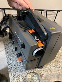 Proiettore vintage marca Bell&Howel filmdonic DCR