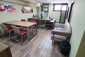 Ufficio pronto, arredato con parcheggi