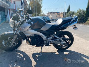 Suzuki gsr 600