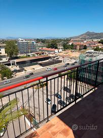 Appartamento con grande balconata, Arredato