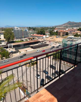 Appartamento con grande balconata, Arredato