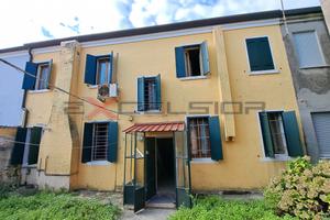 CAVARZERE CENTRO- CASA ACCOSTATA