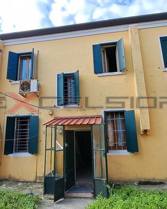 CAVARZERE CENTRO- CASA ACCOSTATA
