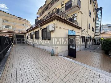 Locale Commerciale 100 Mq con corte Esterna