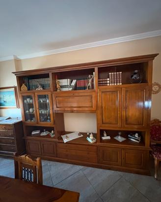 Tavolo e parwte attrezzata