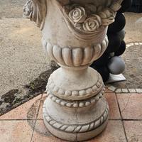 Vasi compresi di piedistallo.