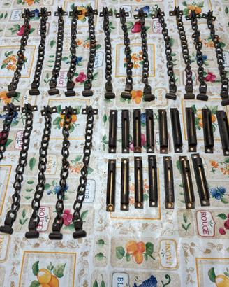Stock n. 17 ferma finestra con catenella