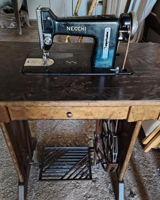  macchina da cucire NECCHI antica