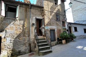 4 LOCALI A ISCHIA DI CASTRO