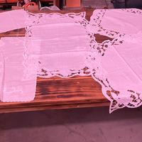 Centro Tavola set ricamato a mano in cotone