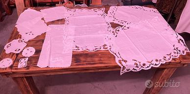 Centro Tavola set ricamato a mano in cotone