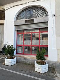 Locale commerciale su 2 piani 300 mq