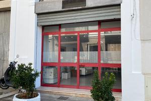 Locale commerciale su 2 piani 300 mq
