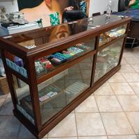 vetrinetta in noce 2 m x 1m anni 30 in buono stato