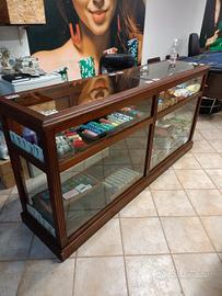 vetrinetta in noce 2 m x 1m anni 30 in buono stato