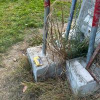 3 blocchi cemento per confini + cisterna