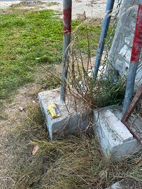 3 blocchi cemento per confini + cisterna