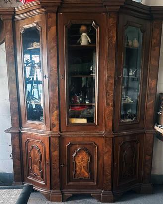 Credenza/vetrina in radica di noce e noce massello