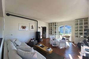 VILLA UNICA IMMERSA NEL VERDE