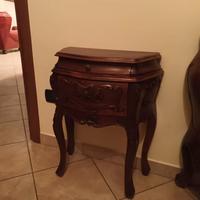 Elegante mobiletto/comodino bombato