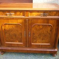 Credenza antica a due ante in radica