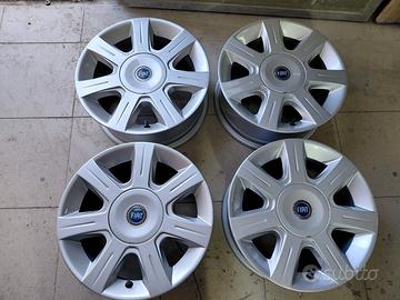 Cerchi in lega da 14 pollici per Fiat panda