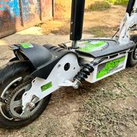 Monopattino elettrico - catenato