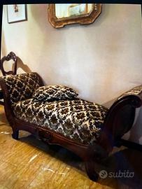 Divano in noce italiano senza schienale