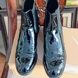 Stivaletti  in vernice nera
