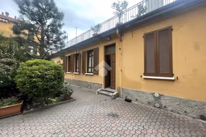MONOLOCALE A CASTELLANZA