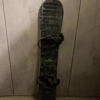 Tavola Snowboard Force Drake con Attacchi Burton