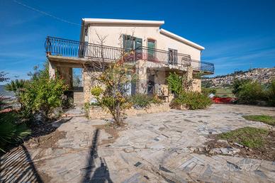 Porzione di villa - Caltagirone