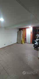 Garage piastrellato e con bagno