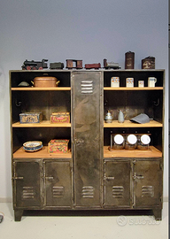 Armadietto Industriale 5 porte fatto a credenza