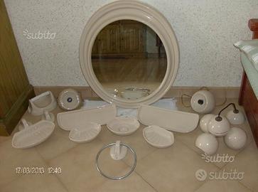 mobile arredo bagno specchio lampadario 