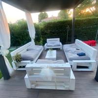 Set divani pallet da esterno con cuscini