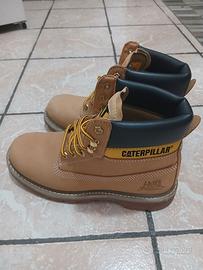Scarpe caterpillar pari al nuovo messo 2 volte.