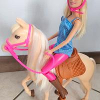 Barbie Bambola e il suo cavallo.
