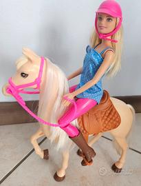 Barbie Bambola e il suo cavallo.