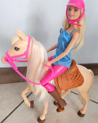 Barbie Bambola e il suo cavallo.