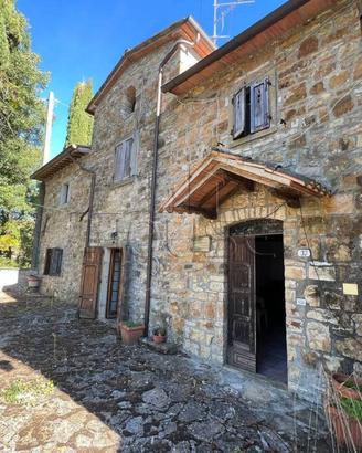 Rustico / Casale di 349 m² con 4 locali e box auto