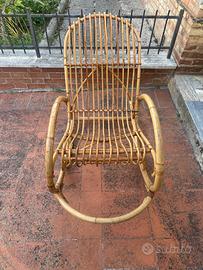 Sedia a dondolo in rattan